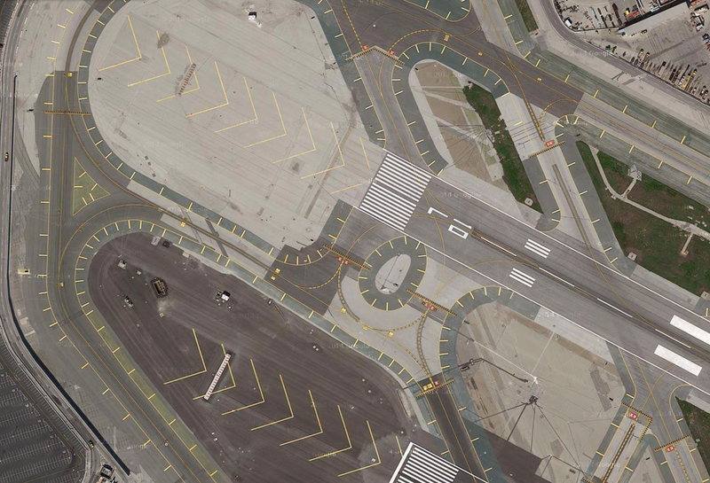 Illustration for article titled Satellite pictures of airports reveal their extreme complexity